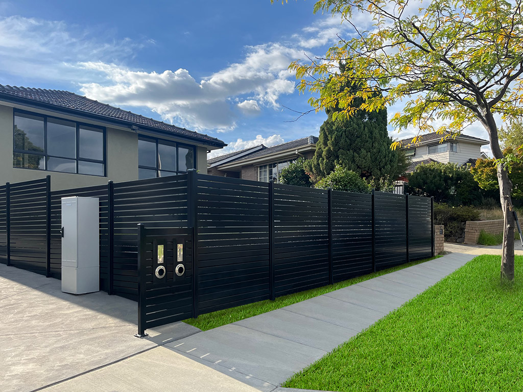 Horizontal Aluminium Slat Fence